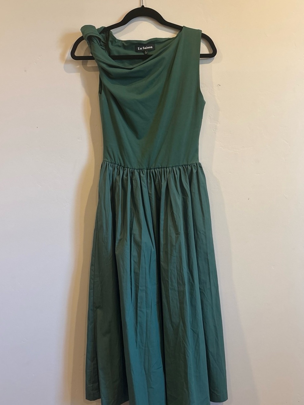 En Saison One-Shoulder Emerald Green Midi Dress